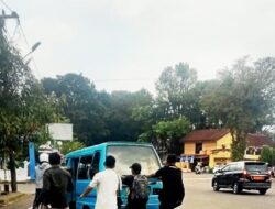 Lihat Pete-Pete Mogok, Reaksi Awak Media di Depan DPRD Maros Kompak Membantu