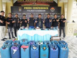 Diduga Timbun dan Perjualbelikan Solar Subsidi, Seorang IRT di Kendari Diamankan Polisi Bersama 448 Liter BBM